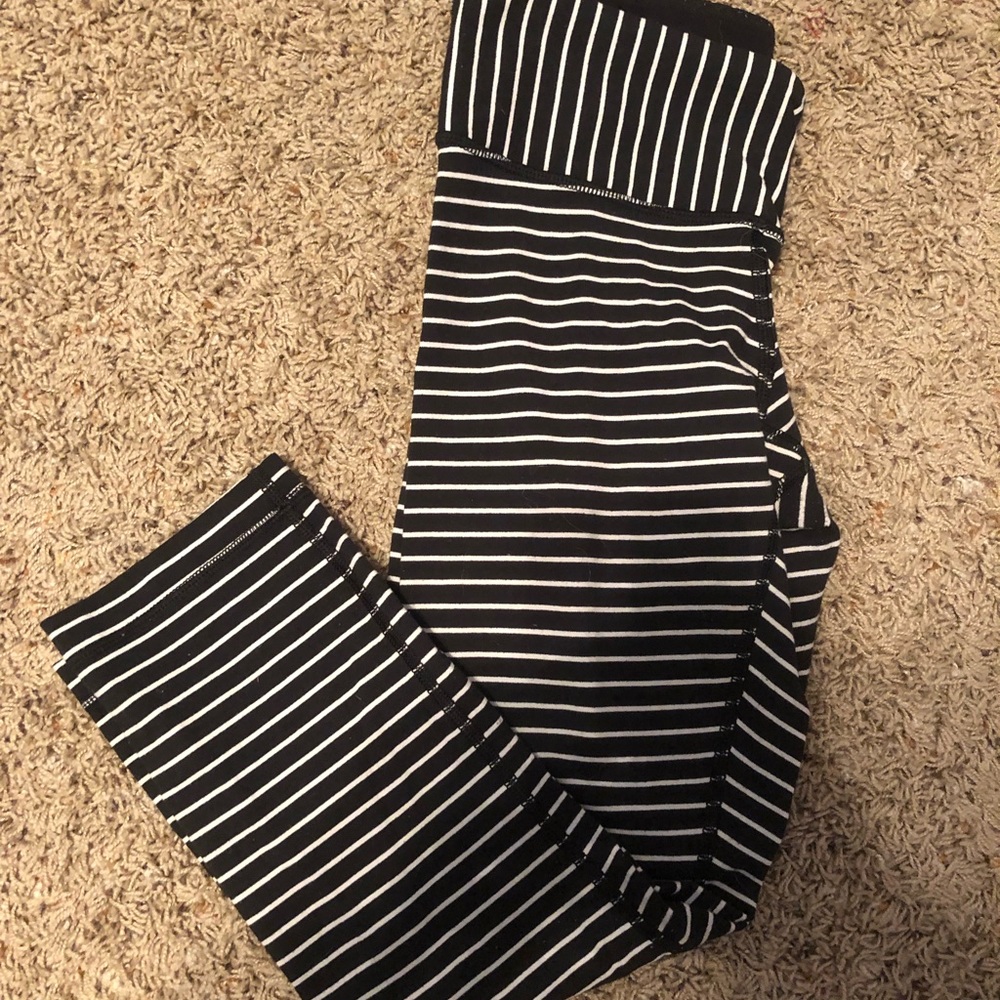 Black & white striped Lululemon cropped leggings